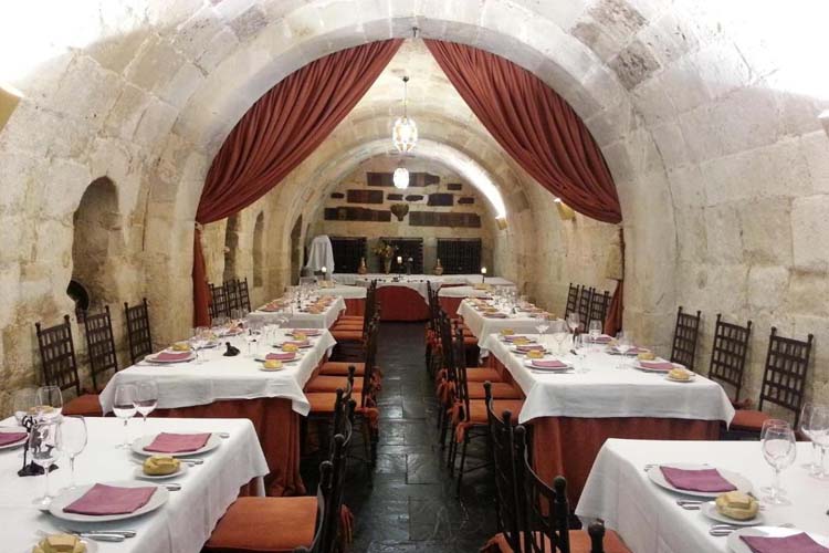 Restaurant - Castillo del Buen Amor - Villanueva de Cañedo