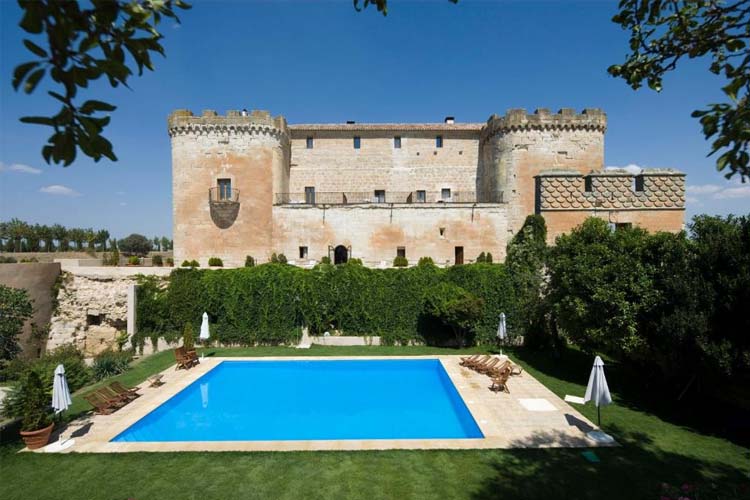 Pool - Castillo del Buen Amor - Villanueva de Cañedo