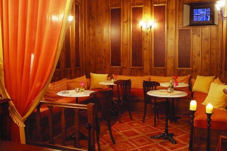 Common Area - Santikos Mansion - Milies