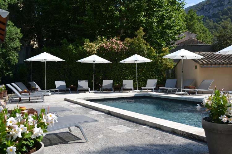 Pool - Hotel du Poète - Fontaine-de-Vaucluse