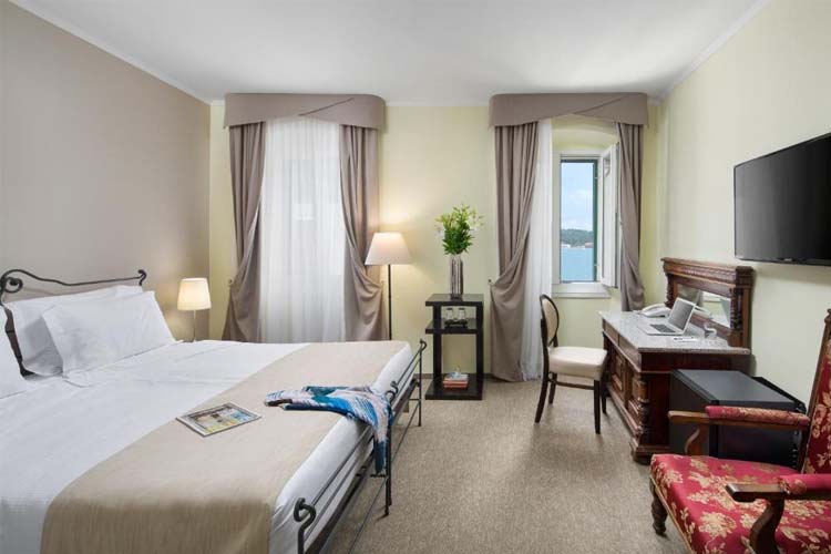 Comfort Double Room with Sea View - Hotel Heritage Angelo d'Oro - Rovinj