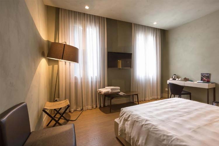 Double Room with Canal View - Separate Building - Liassidi Palace - Venice