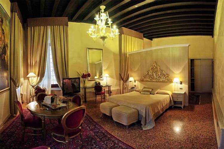 Executive Suite with Canal View (4 Adults) - Liassidi Palace - Venice