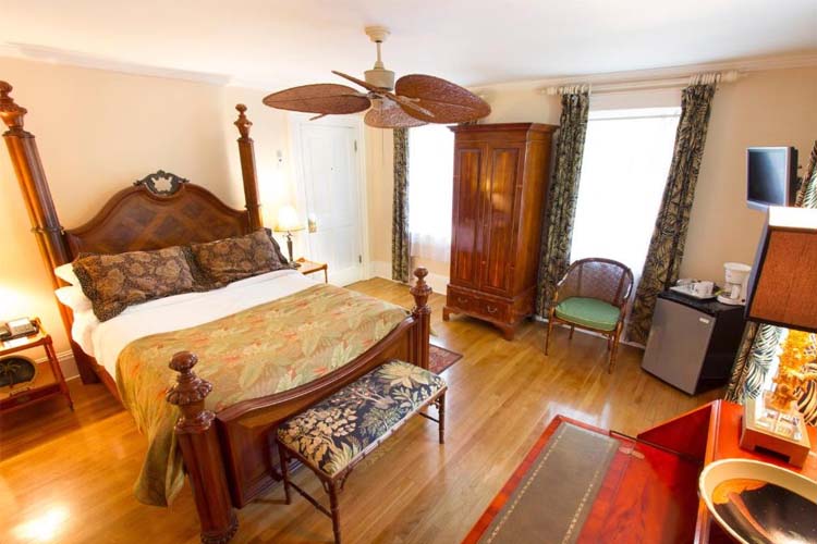 Historic Queen Room - The Gardens Hotel - Key West