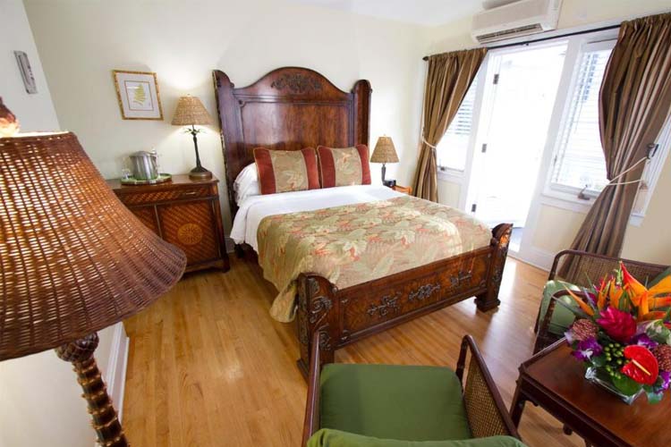 Treeptop Queen Room - The Gardens Hotel - Key West