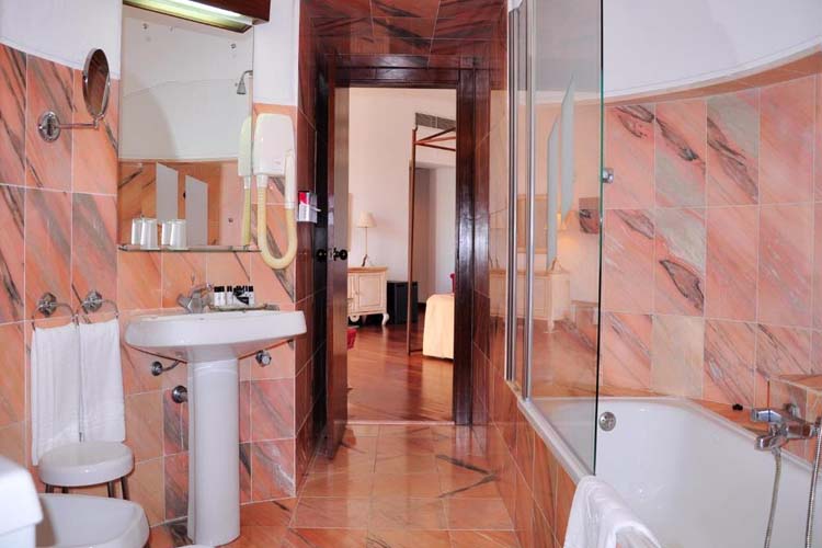 Two Connecting Double or Twin Rooms - Pousada Castelo de Alvito - Alvito
