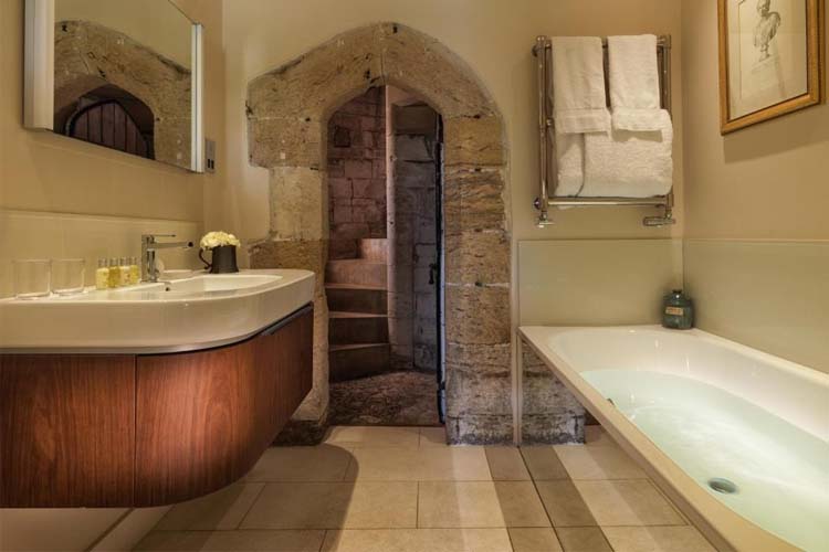 Deluxe Junior Room - Amberley Castle Hotel - Amberley