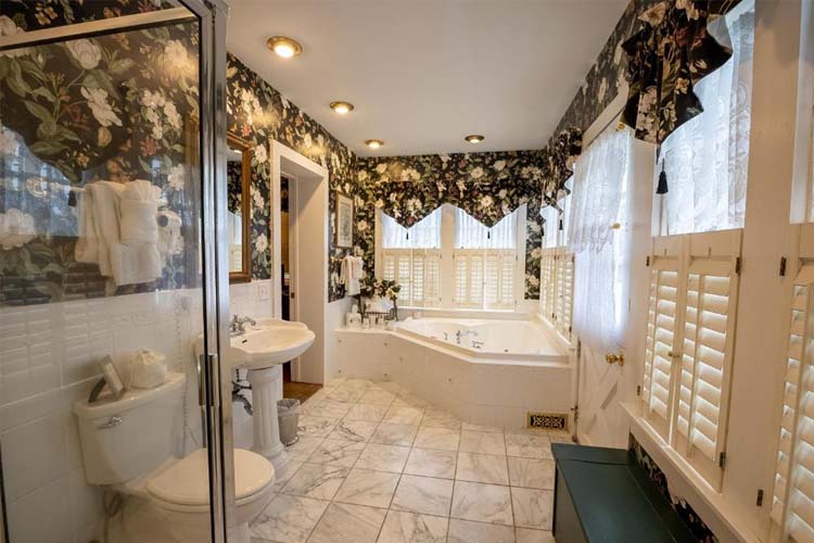 Queen Room - Antrim 1844 - Taneytown