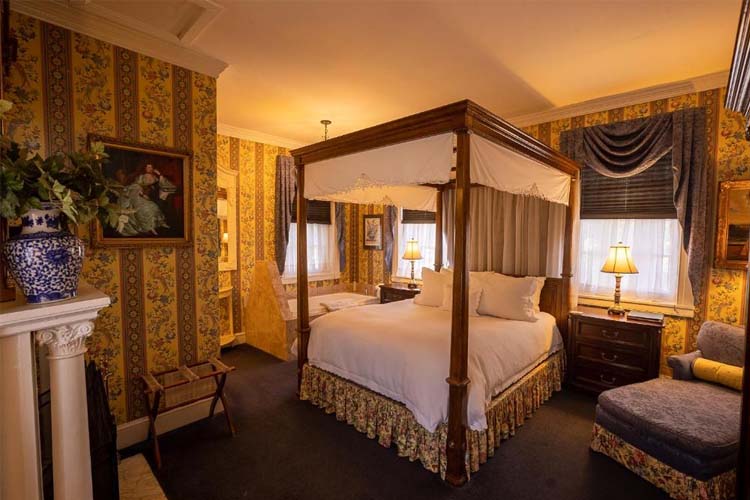 Queen Room - Antrim 1844 - Taneytown