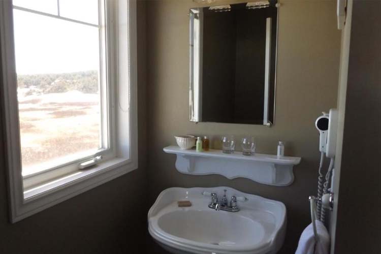 Standard Triple Room with Sea View - Johnson Shore Inn - Hermanville