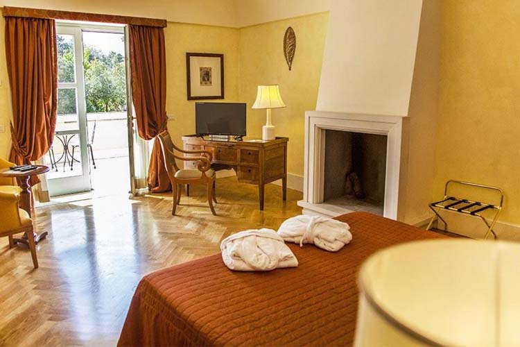 Junior Suite with Garden View - Relais & Chateaux Villa San Martino - Martina Franca