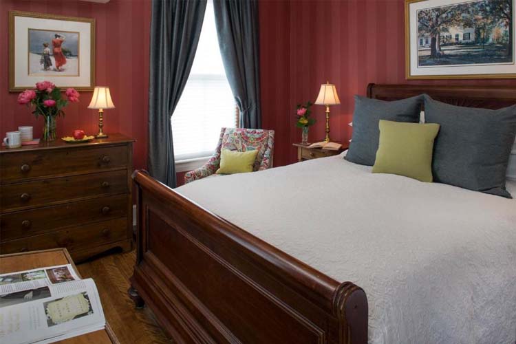 Superior Queen Room - Jackson House Inn - Woodstock