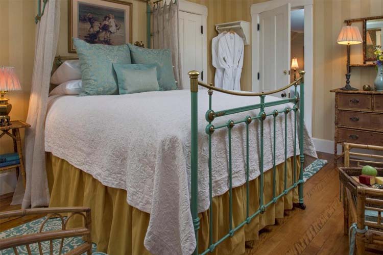 Superior Queen Room - Jackson House Inn - Woodstock