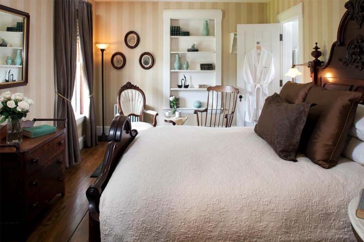 Superior Queen Room - Jackson House Inn - Woodstock