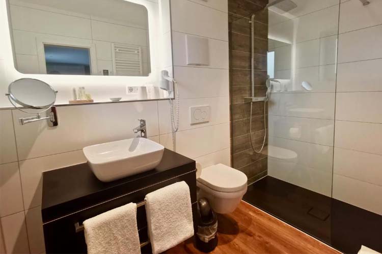 Standard Double Room - H23 Hotel Stuttgart - Stuttgart