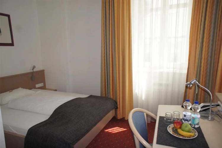 Double Room - Gästehaus Andrea - Stuttgart