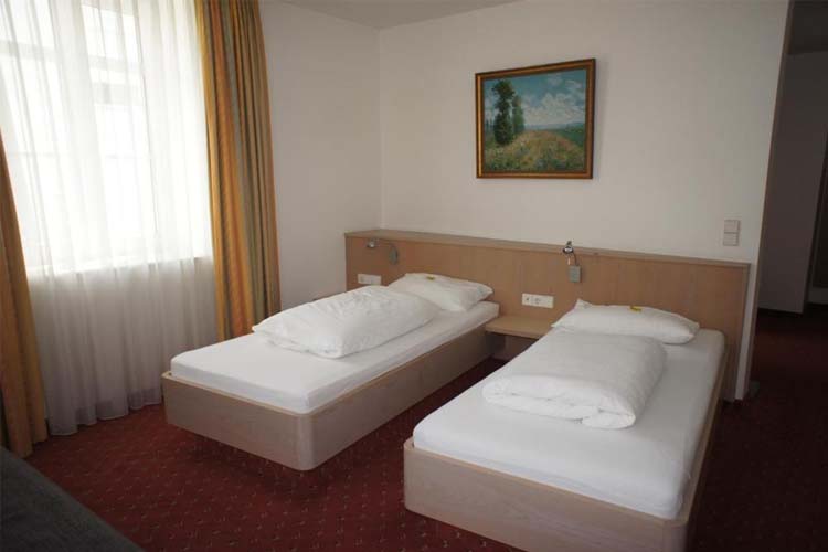 Standard Twin Room - Gästehaus Andrea - Stuttgart