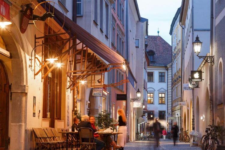 Facade - Hotel Orphee-Grobes Haus - Regensburg