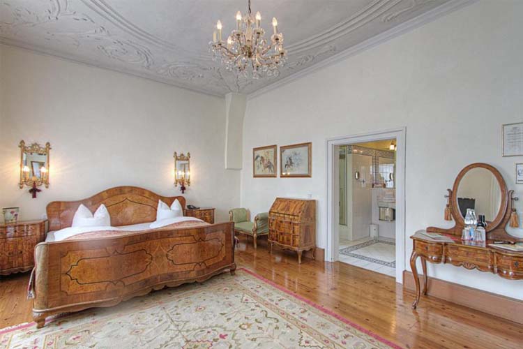 Superior Double Room - Hotel Orphee-Grobes Haus - Regensburg