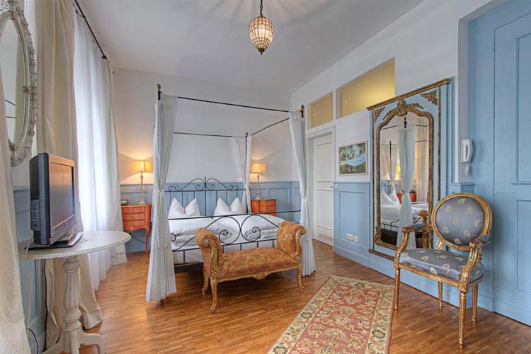 Superior Double Room - Hotel Orphee-Grobes Haus - Regensburg