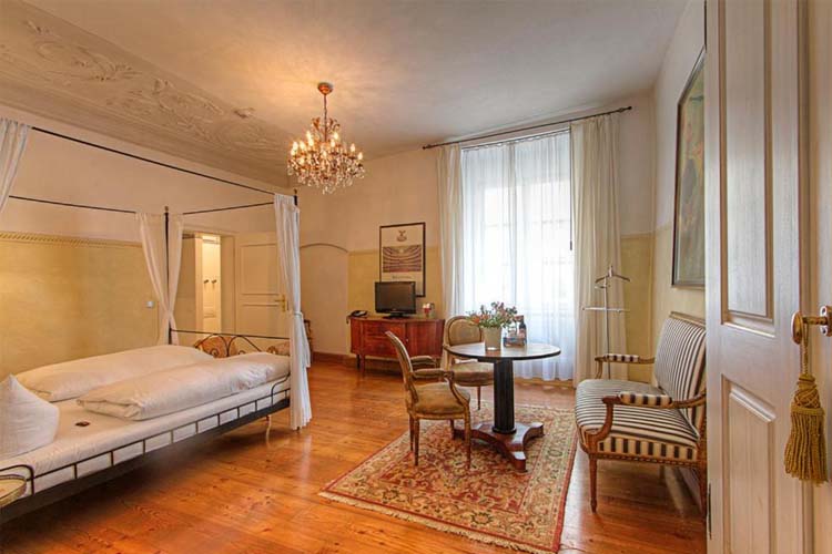 Superior Double Room - Hotel Orphee-Grobes Haus - Regensburg