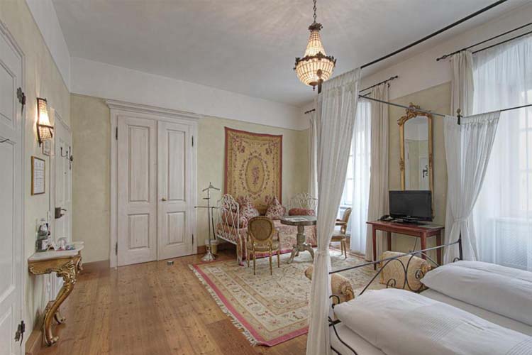 Superior Double Room - Hotel Orphee-Grobes Haus - Regensburg