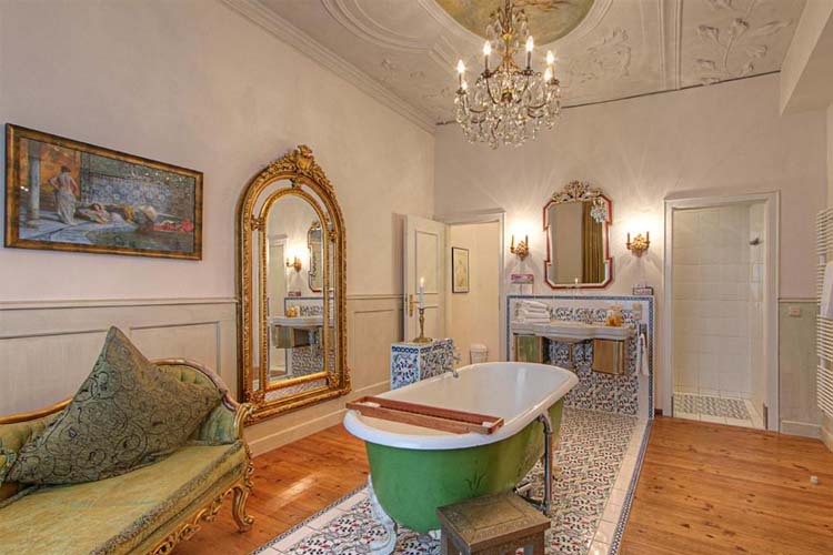 Superior Double Room - Hotel Orphee-Grobes Haus - Regensburg
