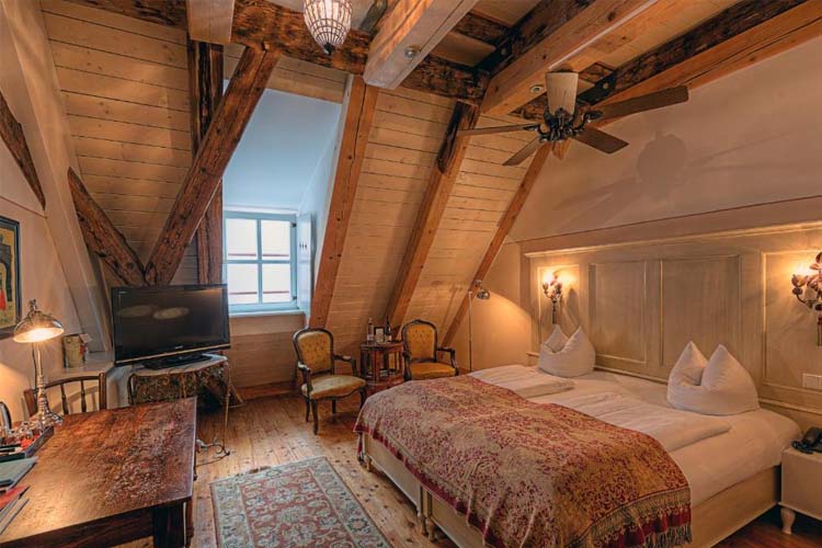 Superior Double Room - Hotel Orphee-Grobes Haus - Regensburg