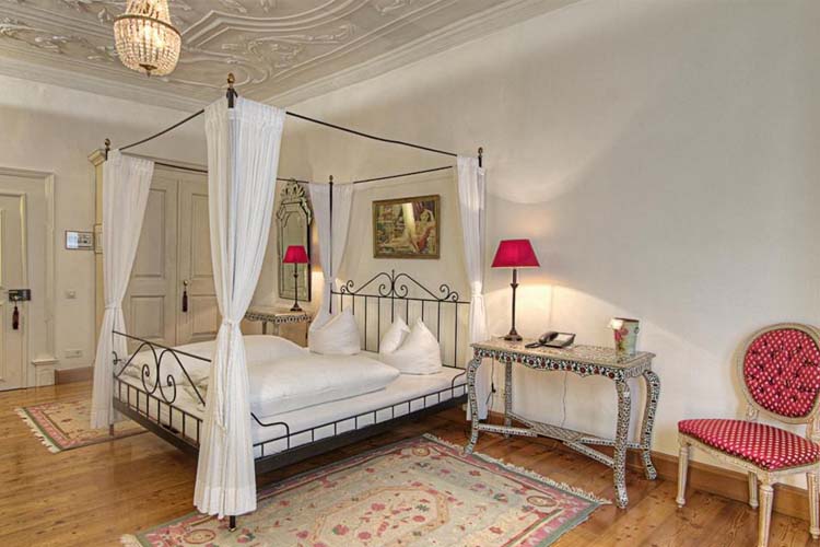 Superior Double Room - Hotel Orphee-Grobes Haus - Regensburg