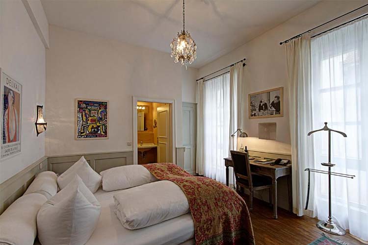Standard Double Room - Hotel Orphee-Grobes Haus - Regensburg
