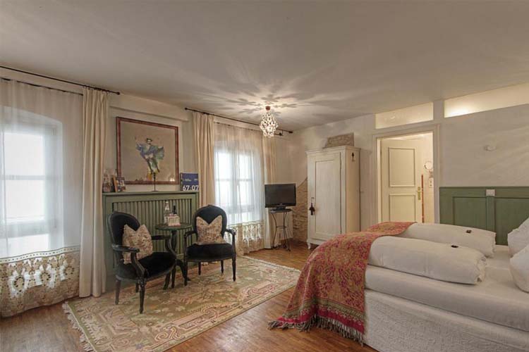 Standard Double Room - Hotel Orphee-Grobes Haus - Regensburg