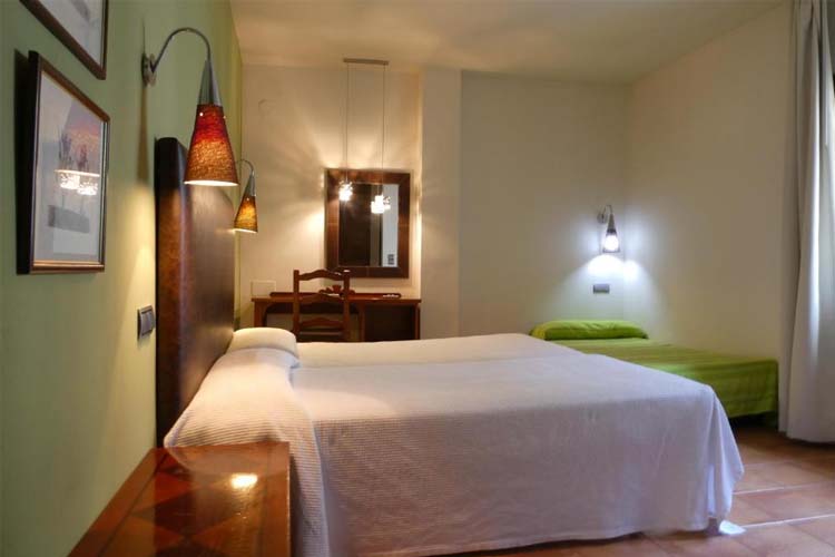 Family Room with Bathroom - Hospedería de Loarre - Loarre