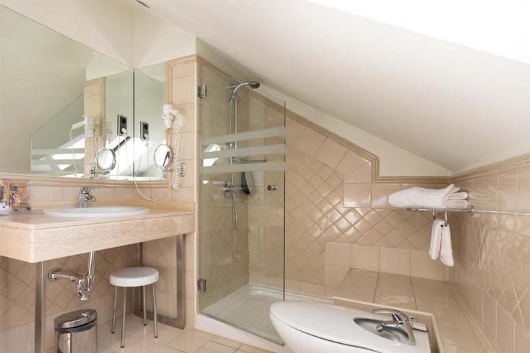 Family Room - Hotel San Juan de los Reyes - Toledo