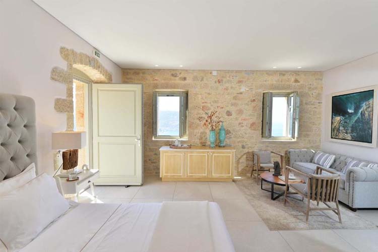Deluxe Suite with Sea View - Akrolithi Boutique Hotel  - Oitylo