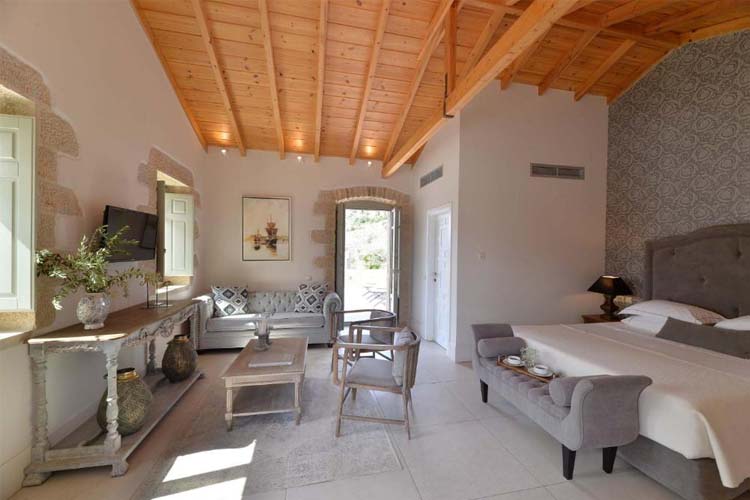 Deluxe Suite with Sea View - Akrolithi Boutique Hotel  - Oitylo