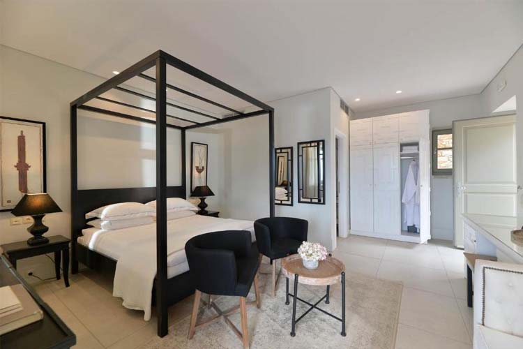 Junior Suite with Hot Tub - Akrolithi Boutique Hotel  - Oitylo