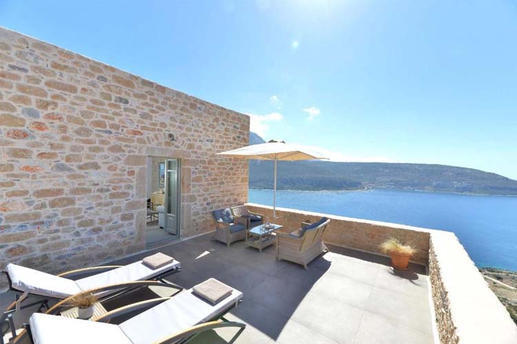 Deluxe Suite with Sea View - Akrolithi Boutique Hotel  - Oitylo