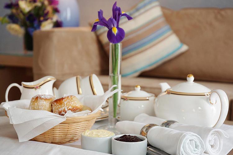 Afternoom Tea Tray - The Beaufort - Londres