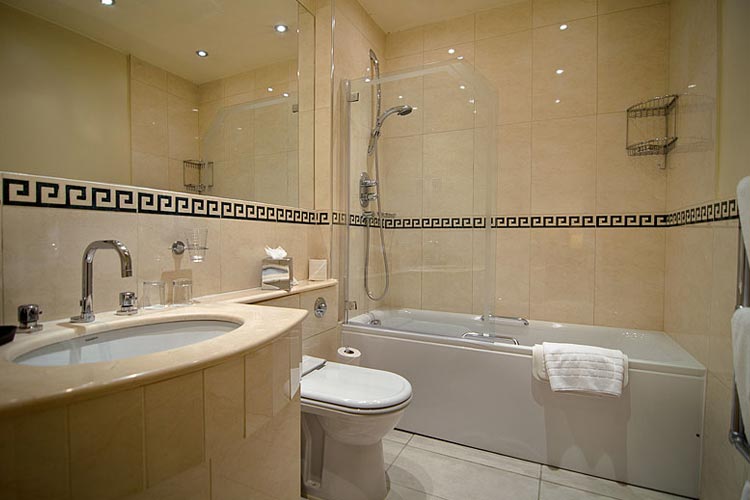 Marble Bathroom - The Beaufort - Londres