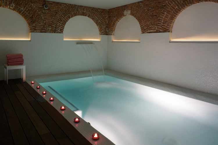 Swimming Pool - Puerta de Alcalá - Madrid