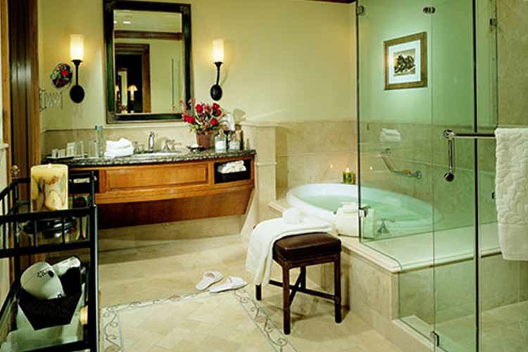 Deluxe King Bathroom - The Rose Hotel - Pleasanton