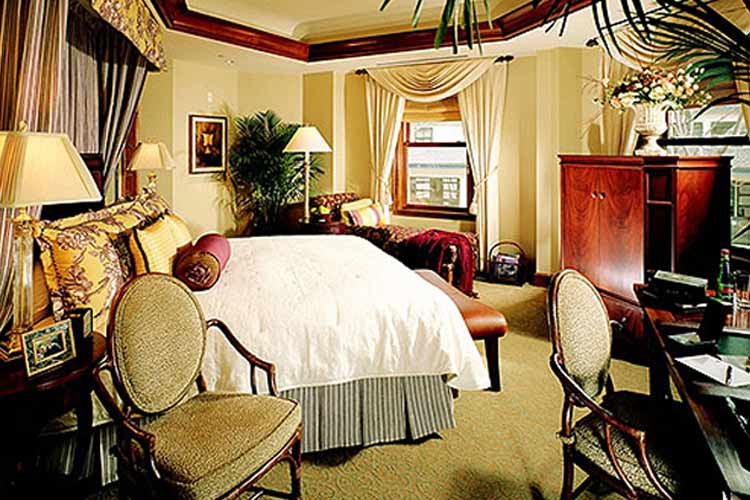 King Suite - The Rose Hotel - Pleasanton