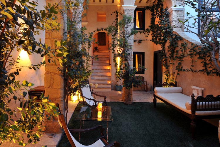 Courtyard - Hotel V... - Cádiz