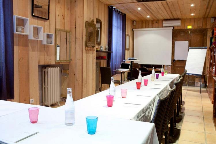 Conference Room - L'À Propos - Orange