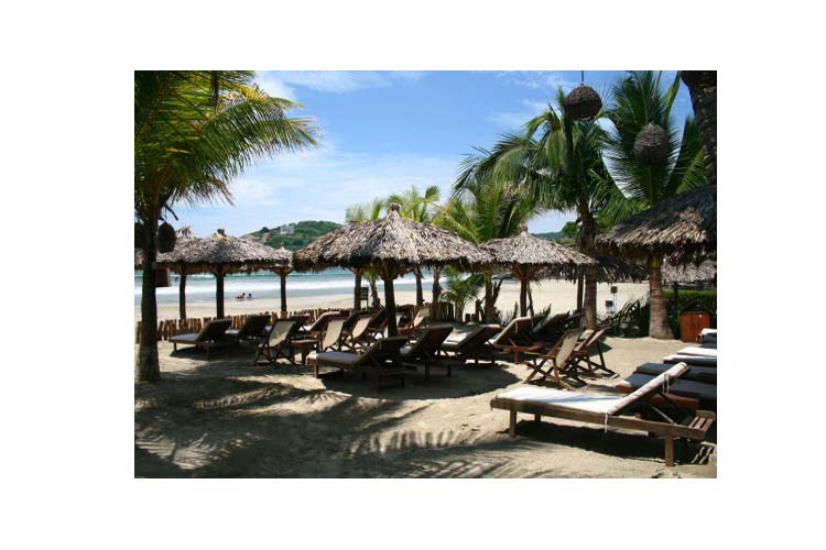 Beach - Hotel Aura del Mar - Zihuatanejo