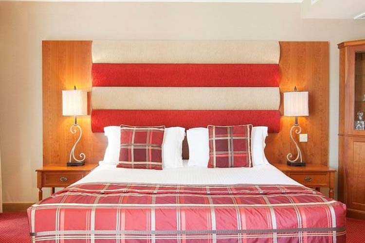 Club Balcony Room - Carlton George Hotel - Glasgow