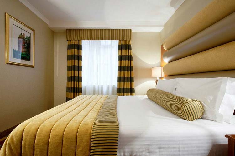 Superior Room - Carlton George Hotel - Glasgow