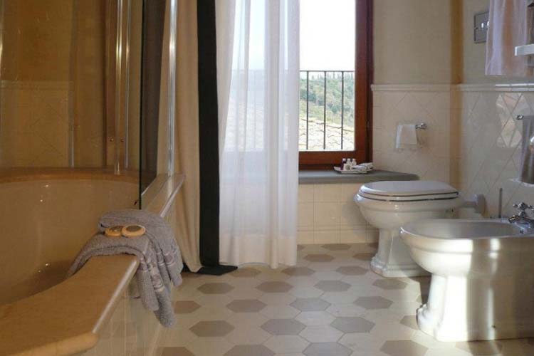 Bathroom - Castello la Leccia - Castellina in Chianti