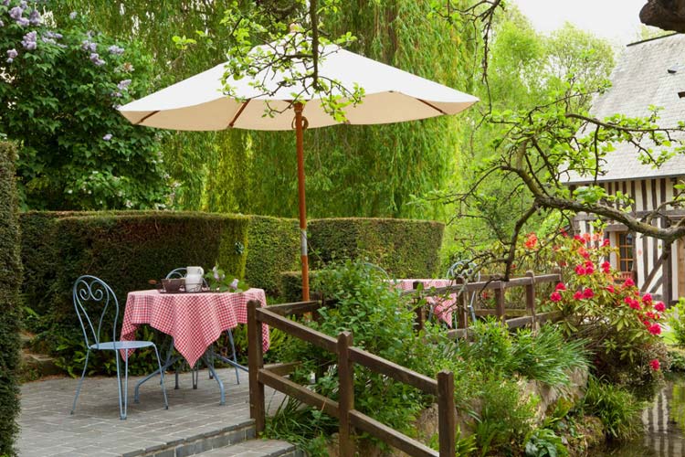 Terrace - Auberge de la Source - Barneville-la-Bertran