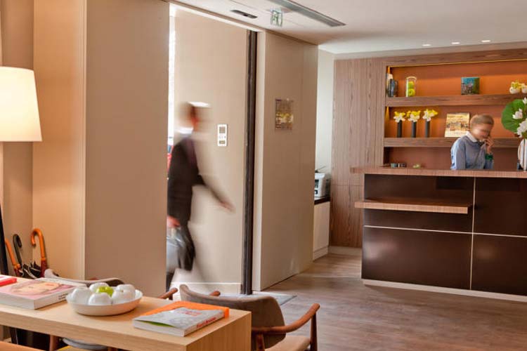 Front Desk - Hotel Le Tourville - Paris